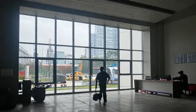 模型性能表现如何影响提示词选择